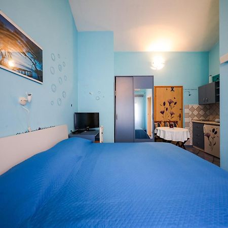 Apartments With A Parking Space Brbinj, Dugi Otok - 8160 Rum bild